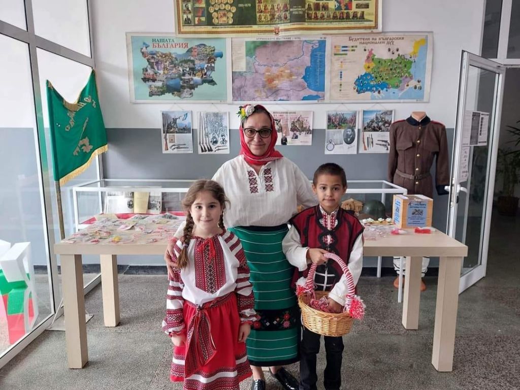 Баба Марта дойде в ОУ "Св. Климент Охридски" 10
