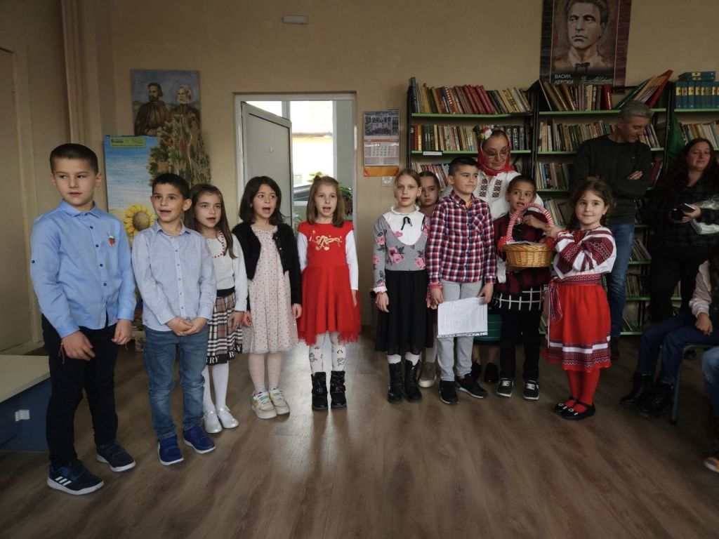 Баба Марта дойде в ОУ "Св. Климент Охридски" 11