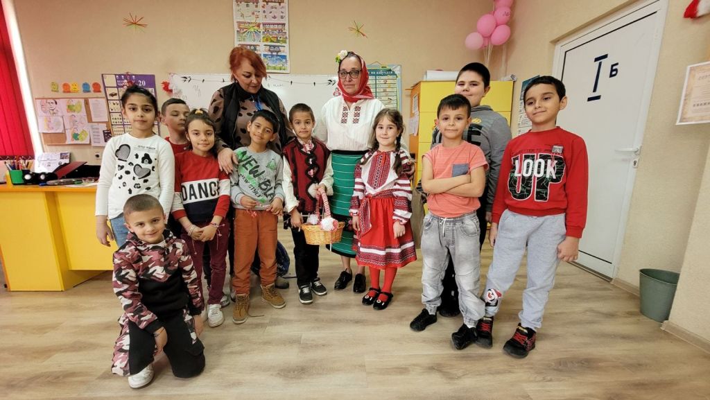 Баба Марта дойде в ОУ "Св. Климент Охридски" 2