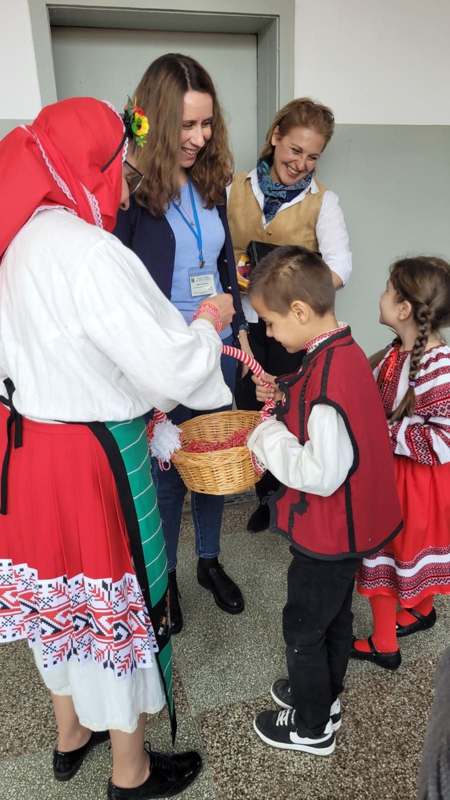 Баба Марта дойде в ОУ "Св. Климент Охридски" 3