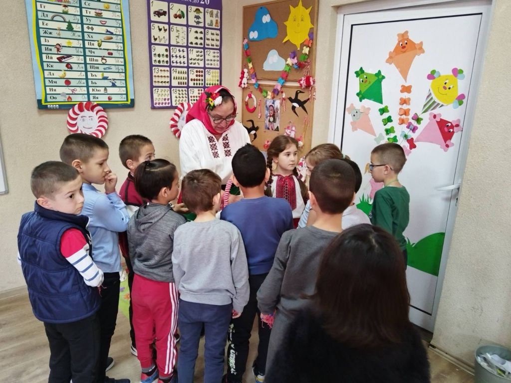 Баба Марта дойде в ОУ "Св. Климент Охридски" 4