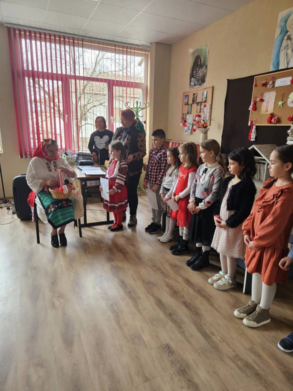 Баба Марта дойде в ОУ "Св. Климент Охридски" 8
