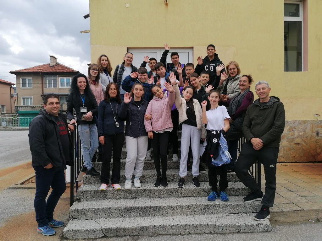 Урокът: "Съчетаване на музикалните форми с физически упражнения и спорт" - ОУ Св. Климент Охридски - Дупница